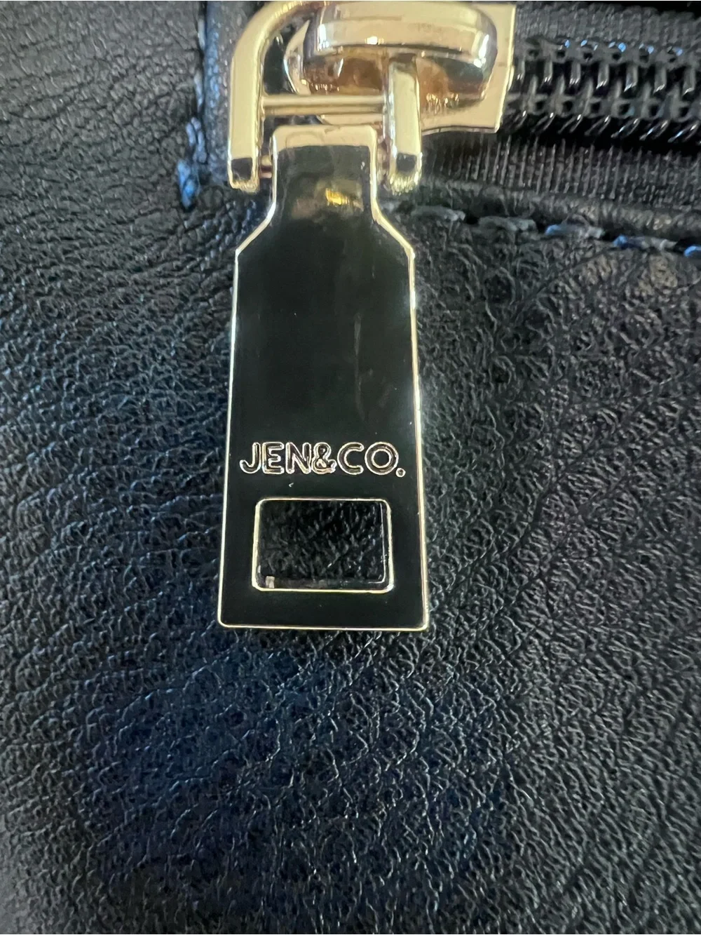 Jen & Co VLeather Crossbody Bag Navy Blue Gold Hardware Zipper Purse Medium